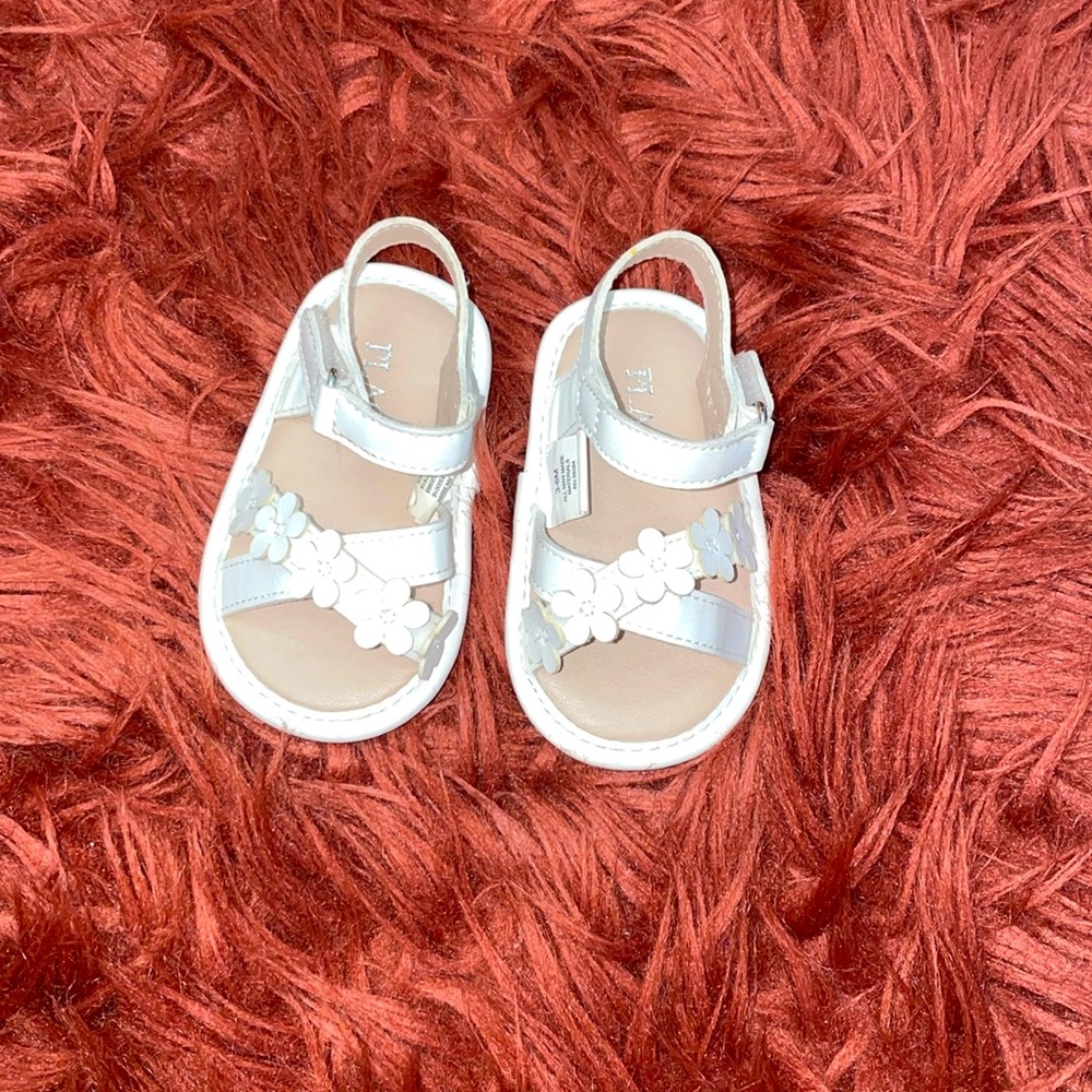 The children’s place white floral sandal 3-6 months